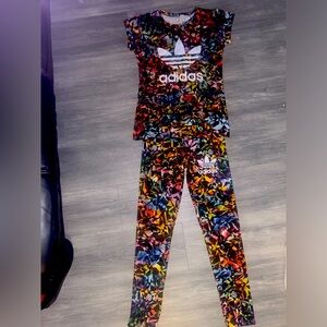 Adidas set shirt x leggings 

Size S

New